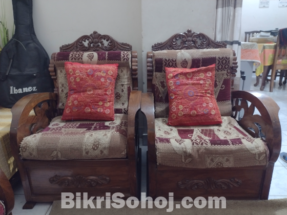 সোফা সেট টেবিল সহ